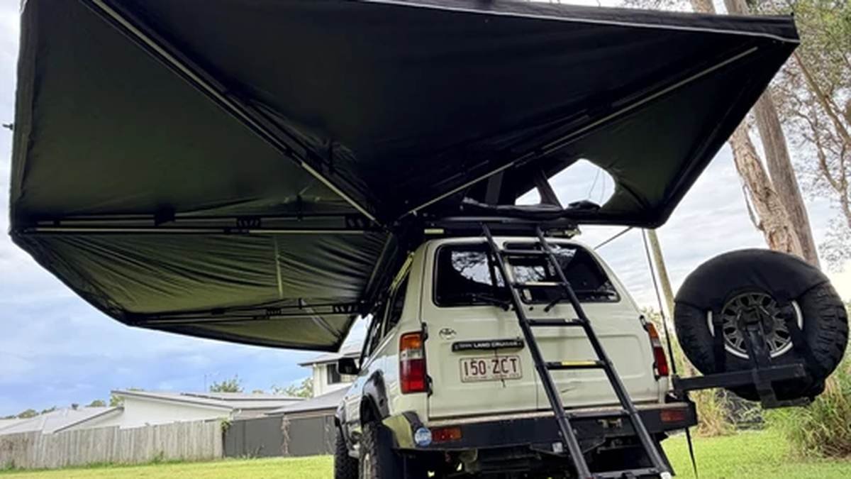 270 degree 4WD awning providing shade over a beach campsite in Australia